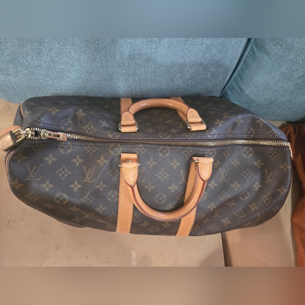 Louis Vuitton Keepall 45 Duffle Bag Medium, Clean On The Inside And Out, LV Lock - Picture 2 of 10